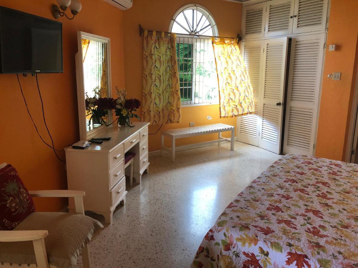 Whistling Villa Runaway Bay Exterior foto